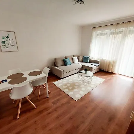 One Apartman Apartment *